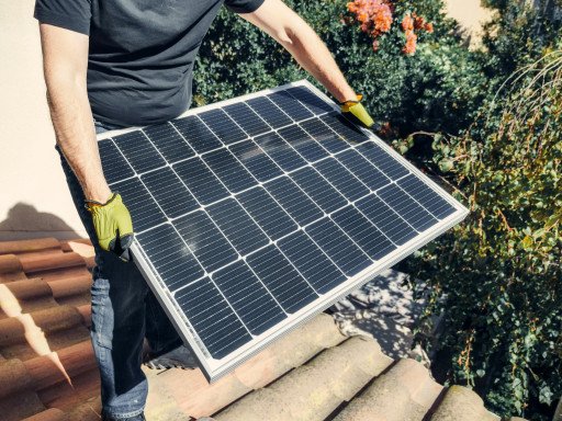 The Ultimate Guide to Cleaning Solar Panels with Vinegar for Maximum Efficiency